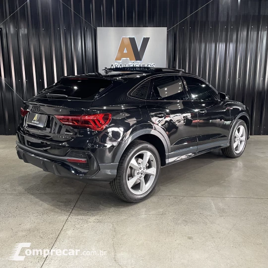 Q3 2.0 40 TFSI Sportback Performance Black Quattro