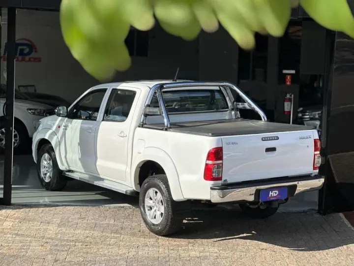 HILUX CD4X2 SR