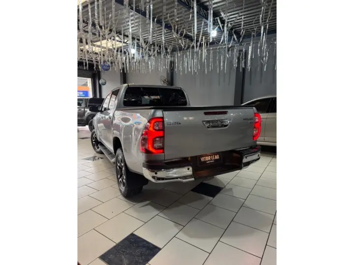 HILUX 2.8 D-4D TURBO DIESEL CD SRX 4X4 AUTOMÁTICO