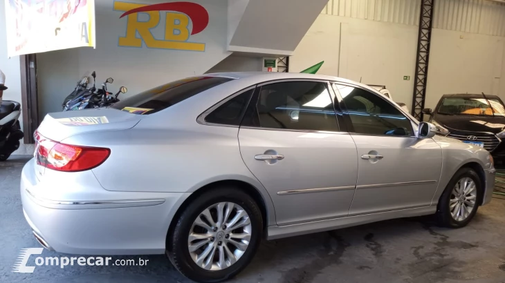 AZERA 3.3 MPFI GLS Sedan V6 24V