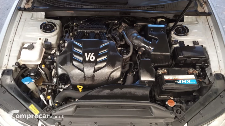 AZERA 3.3 MPFI GLS Sedan V6 24V