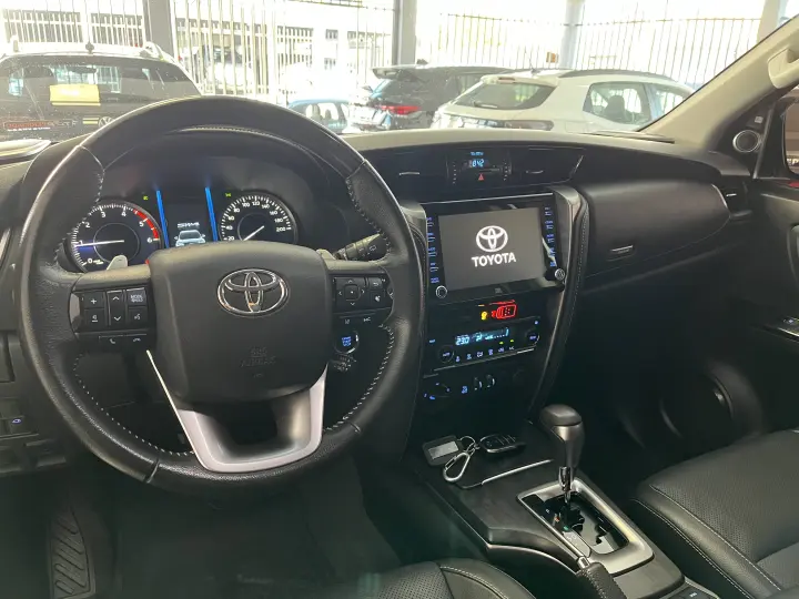 HILUX SW4 2.8 D-4d Turbo SRX 7L 4X4