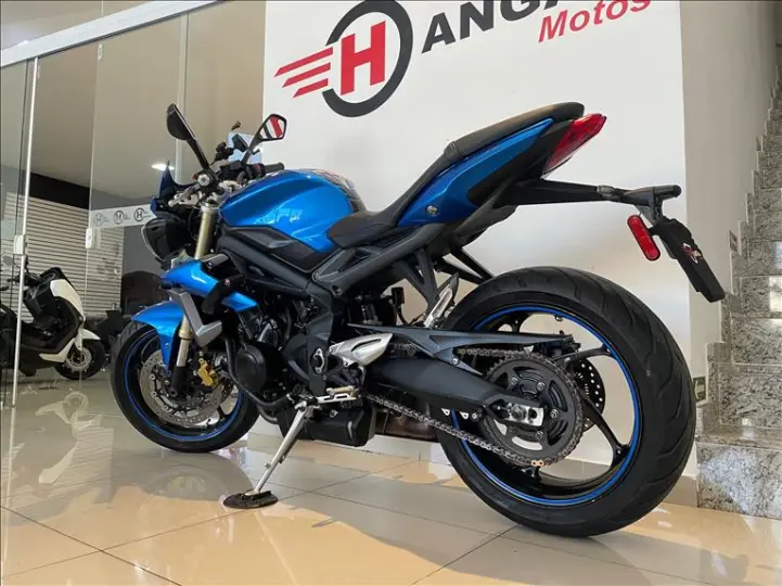 STREET TRIPLE 675