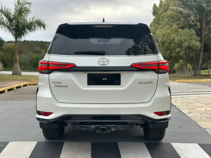 HILUX SW4 2.8 D-4D TURBO DIESEL DIAMOND 7L 4X4 AUTOMÁTICO