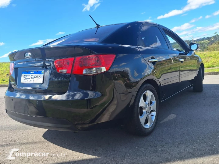 CERATO 1.6 E.213 Sedan 16V