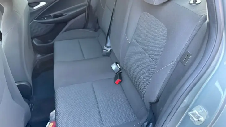 ONIX SEDAN Plus LT 1.0 12V Flex 4p Mec.