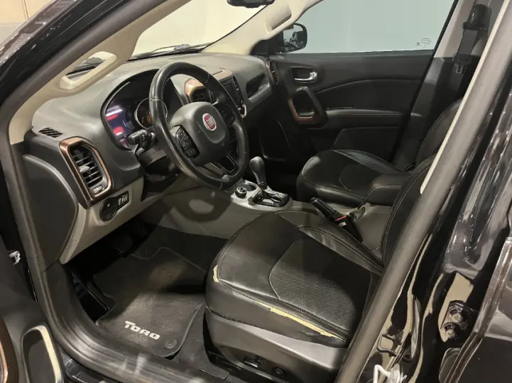 TORO 2.0 16V Turbo Volcano 4WD AT9