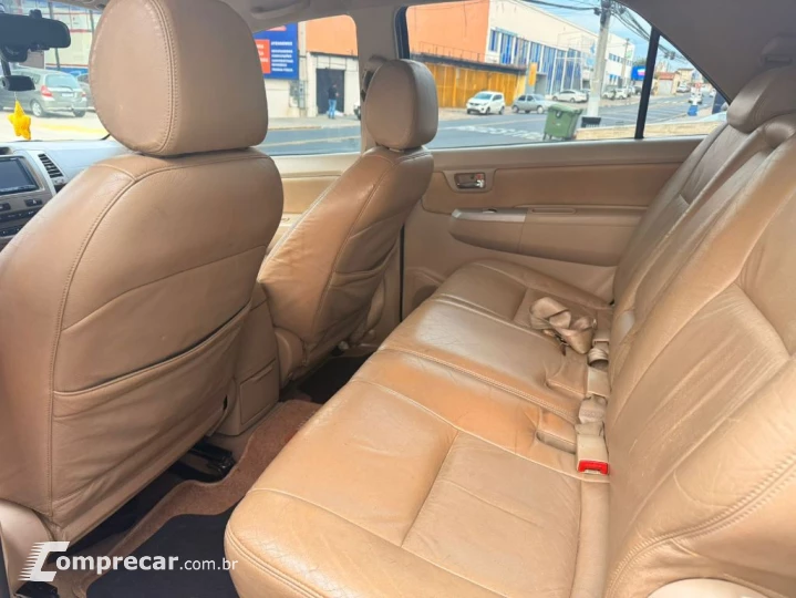 Hilux SW4 SRV D4-D 4x4 3.0 TDI Dies. Aut