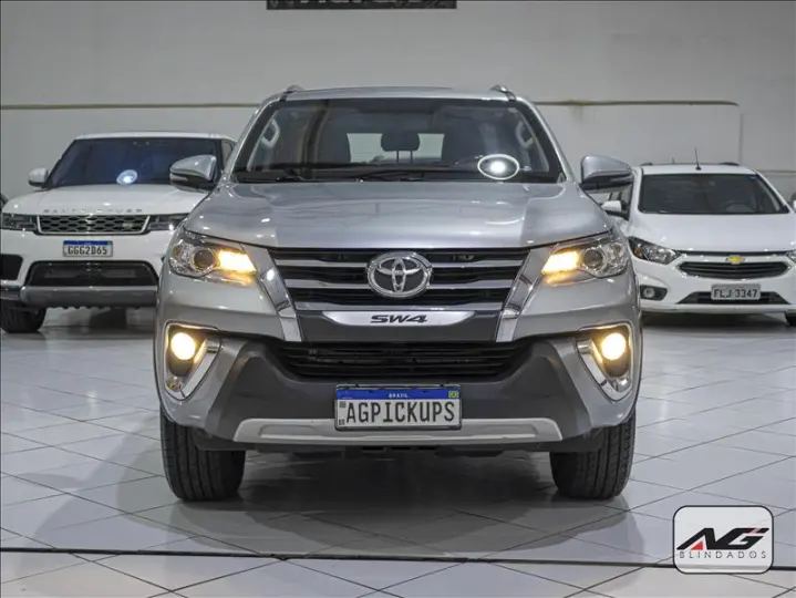 HILUX SW4 2.7 SRV 7 Lugares 4X2 16V