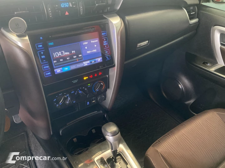 HILUX SW4 2.7 SR 7 LUGARES 4X2 16V TOYOTA