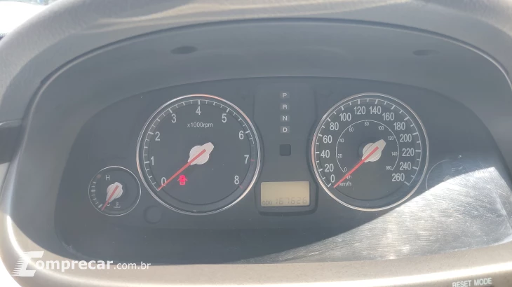 AZERA 3.3 MPFI GLS Sedan V6 24V