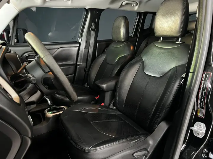 Renegade 1.8 4x2 (Aut) (Flex) (PCD)