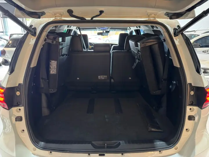 HILUX SW4 2.8 D-4D TURBO DIESEL SRX 7L 4X4 AUTOMÁTICO