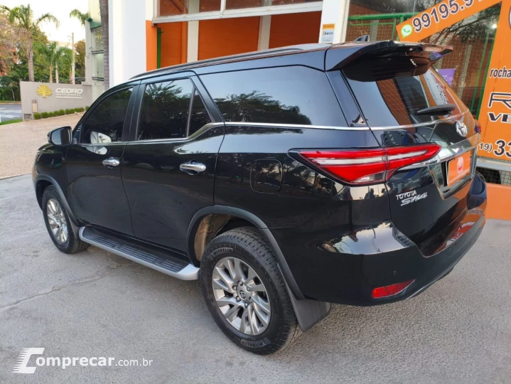 Hilux SW4 2.8 4P SRX 4X4 7 LUGARES TURBO DIESEL AUTOMÁTICO