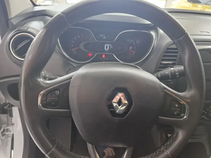 Captur 1.6 16V 4P FLEX SCE LIFE X-TRONIC CVT