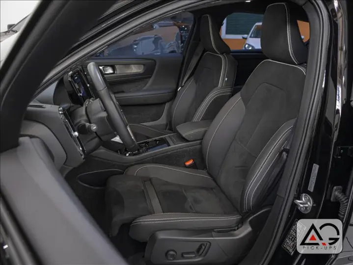 C40 P8 Recharge Pure Electric AWD