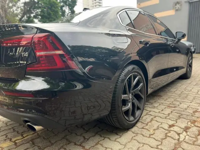 S60 - 2.0 T4 MOMENTUM 4P AUTOMÁTICO