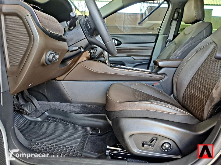 COMMANDER 1.3 T270 Turbo Overland