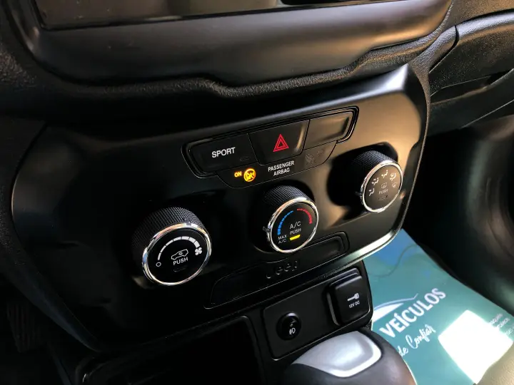 Renegade 1.8 16V Flex 4P Automático