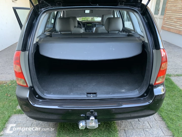 Corolla Fielder SW 1.8 XEi Automatico