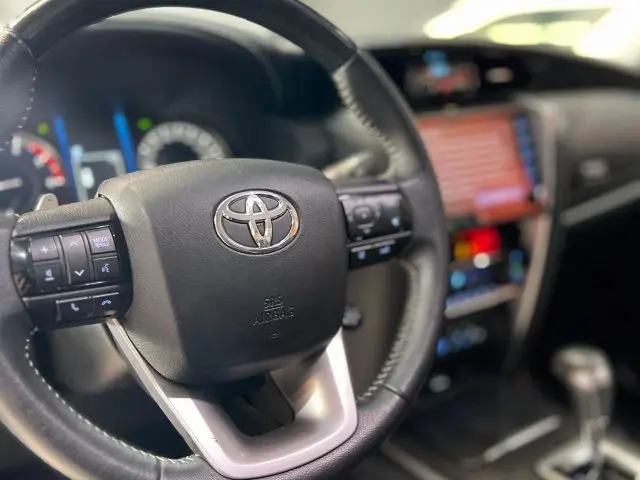 HILUX SW4 - 2.8 D-4D TURBO SRX 7L 4X4 AUTOMÁTICO