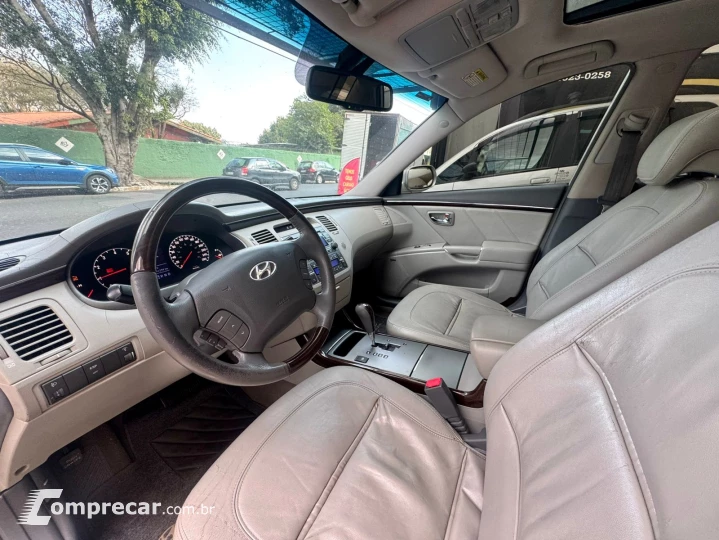 AZERA 3.3 MPFI GLS Sedan V6 24V