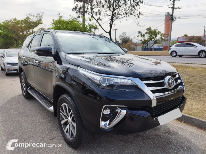 HILUX 2.8 SW4 4X4 8V