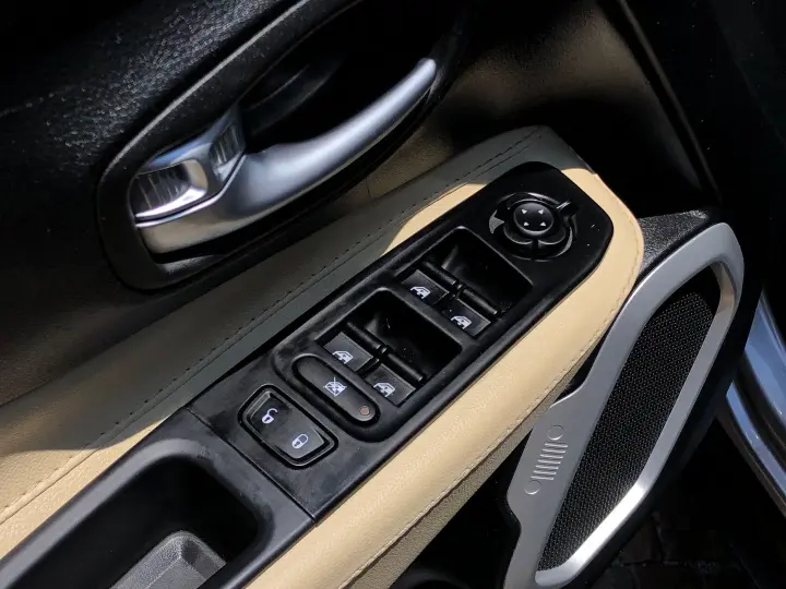 Renegade 1.8 16V Flex 4P Automático