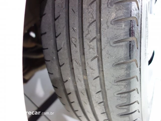 PRISMA - 1.4 MPFI LT 8V 4P MANUAL