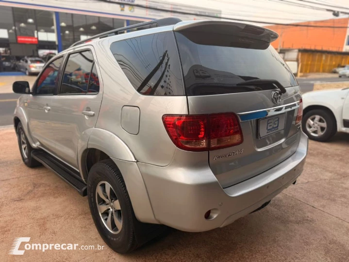 Hilux SW4 SRV D4-D 4x4 3.0 TDI Dies. Aut