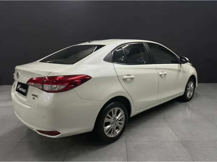 YARIS 1.5 16V FLEX SEDAN XL PLUS TECH MULTIDRIVE