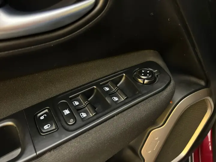 Renegade Longitude 1.8 4x2 Flex 16V Aut.