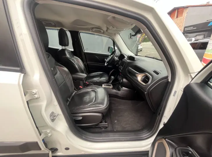 Renegade Longitude 1.8 4x2 Flex 16V Aut.