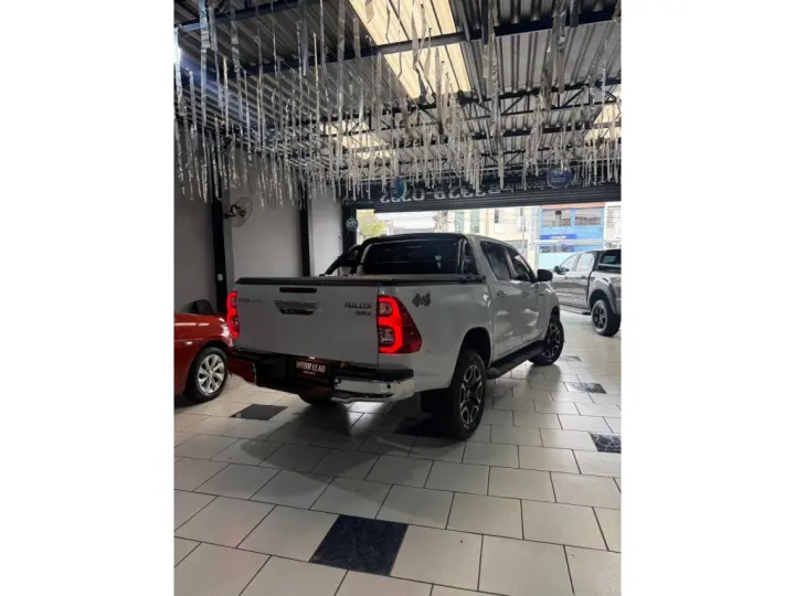 HILUX 2.8 D-4D TURBO DIESEL CD SRX 4X4 AUTOMÁTICO