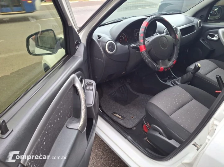 LOGAN 1.0 12V SCE Expression