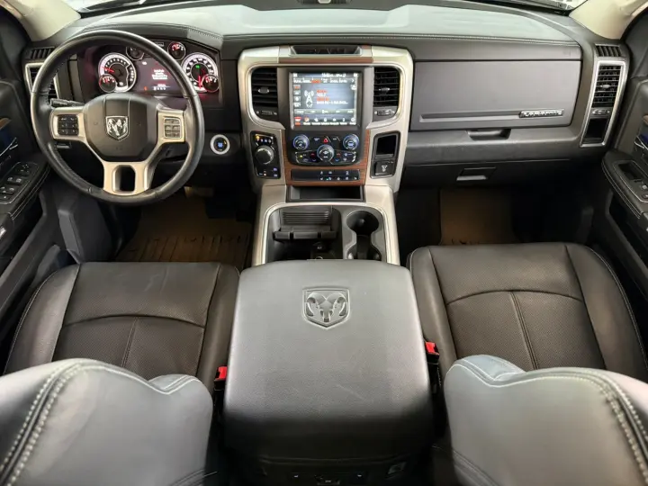 CLASSIC LARAMIE NIGHT ED. 5.7 4X4 Aut.