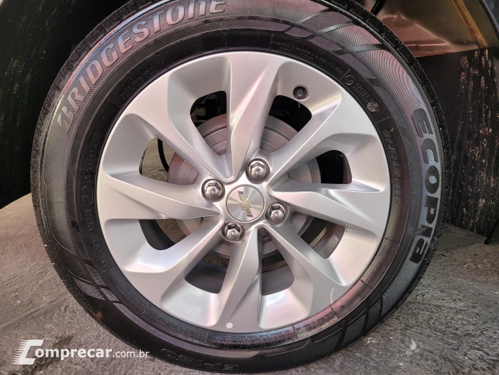 ONIX 1.0 Turbo Plus LT