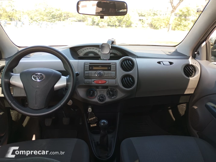 ETIOS 1.5 XS Sedan 16V