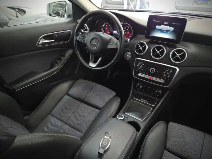 GLA 200 1.6 CGI STYLE 16V TURBO FLEX 4P AUTOMATICO