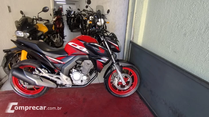 CB 250F Twister CBS Flexione