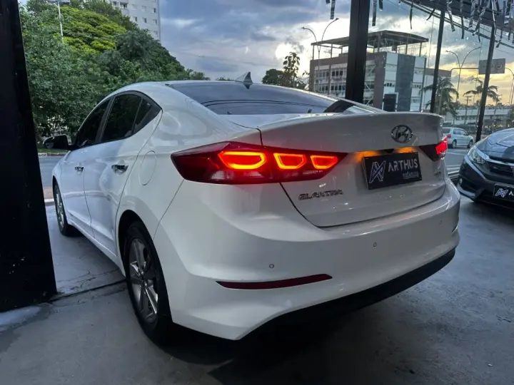 Elantra 2.0 16V Flex Aut.