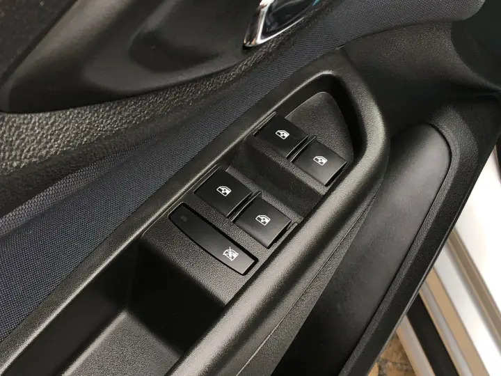 Onix 1.4 Mpfi Activ 8V Flex 4P Automático