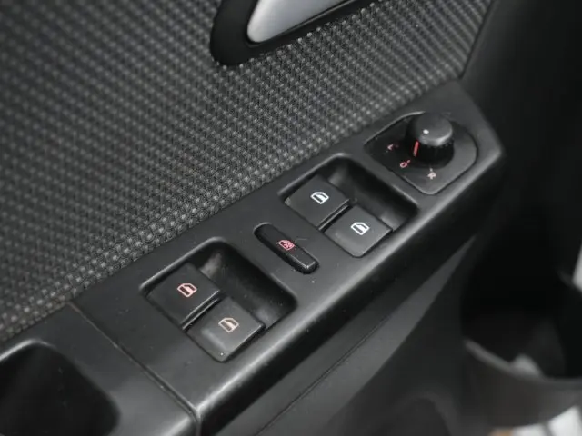 FOX - 1.6 MI 8V 4P MANUAL