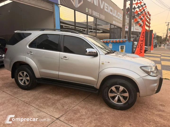 Hilux SW4 SRV D4-D 4x4 3.0 TDI Dies. Aut