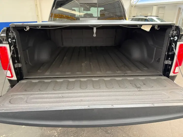 CLASSIC LARAMIE NIGHT ED. 5.7 4X4 Aut.