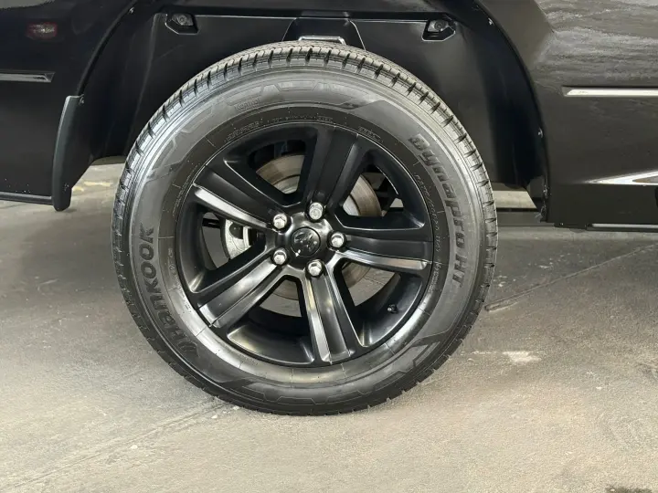 CLASSIC LARAMIE NIGHT ED. 5.7 4X4 Aut.