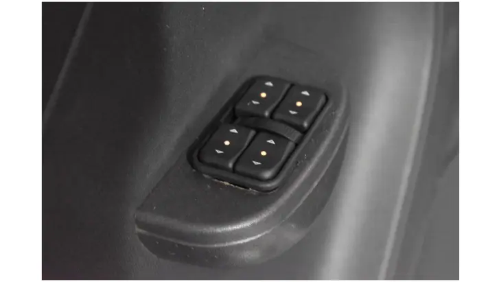 S10 - 2.4 LS 4X2 CD 8V 4P MANUAL