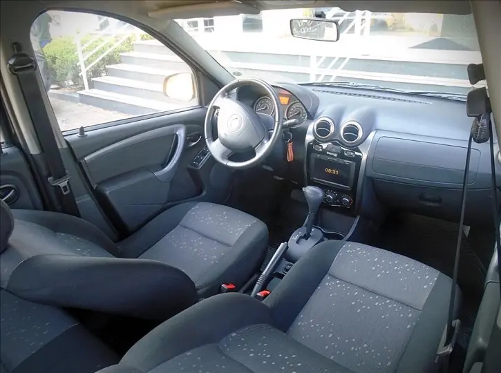 LOGAN 1.6 EXPRESSION 16V FLEX 4P AUTOMÁTICO