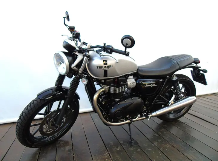 TRIUMPH STREET TWIN