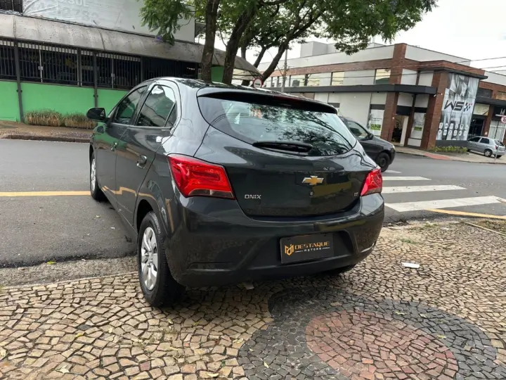 ONIX HATCH LT 1.0 8V FlexPower 5p Mec.